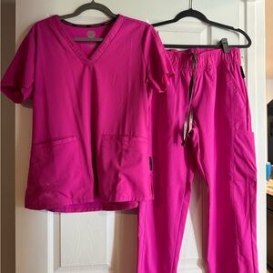 Vince Camuto Fuchsia scrub set